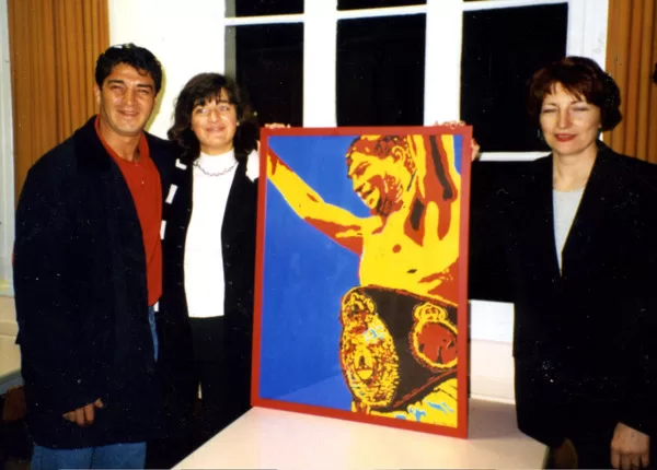 Avec  Laurant Boudouani (champion du monde de boxe 1996/1999) devant son prtrait 